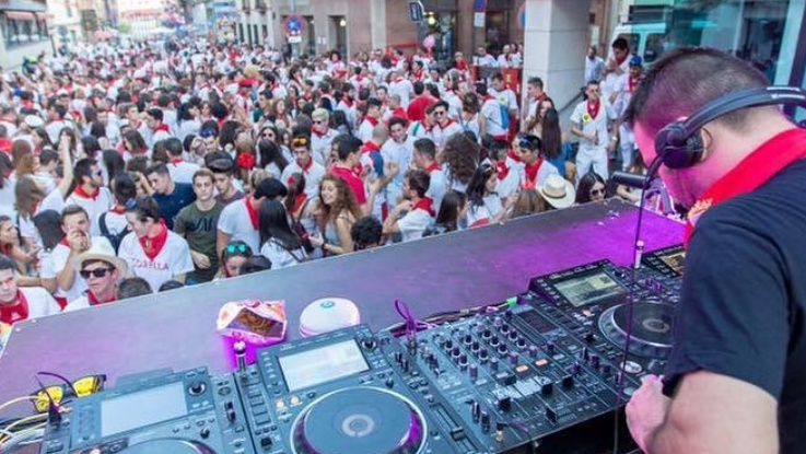 djs
